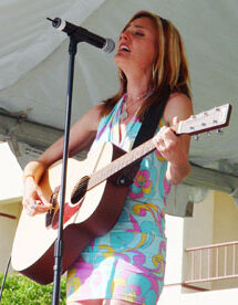 Monica Salci singing.